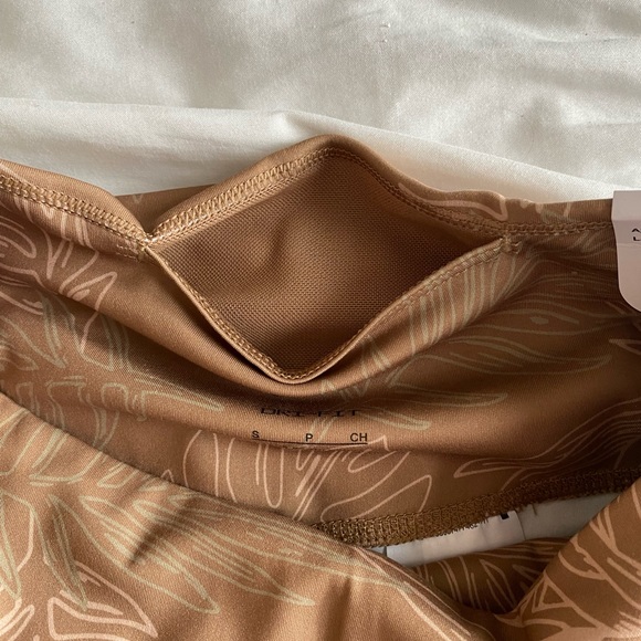 NWT Nike One Tight Fit 7” Length Small Athletic Shorts - Biker shorts - … - Picture 6 of 7